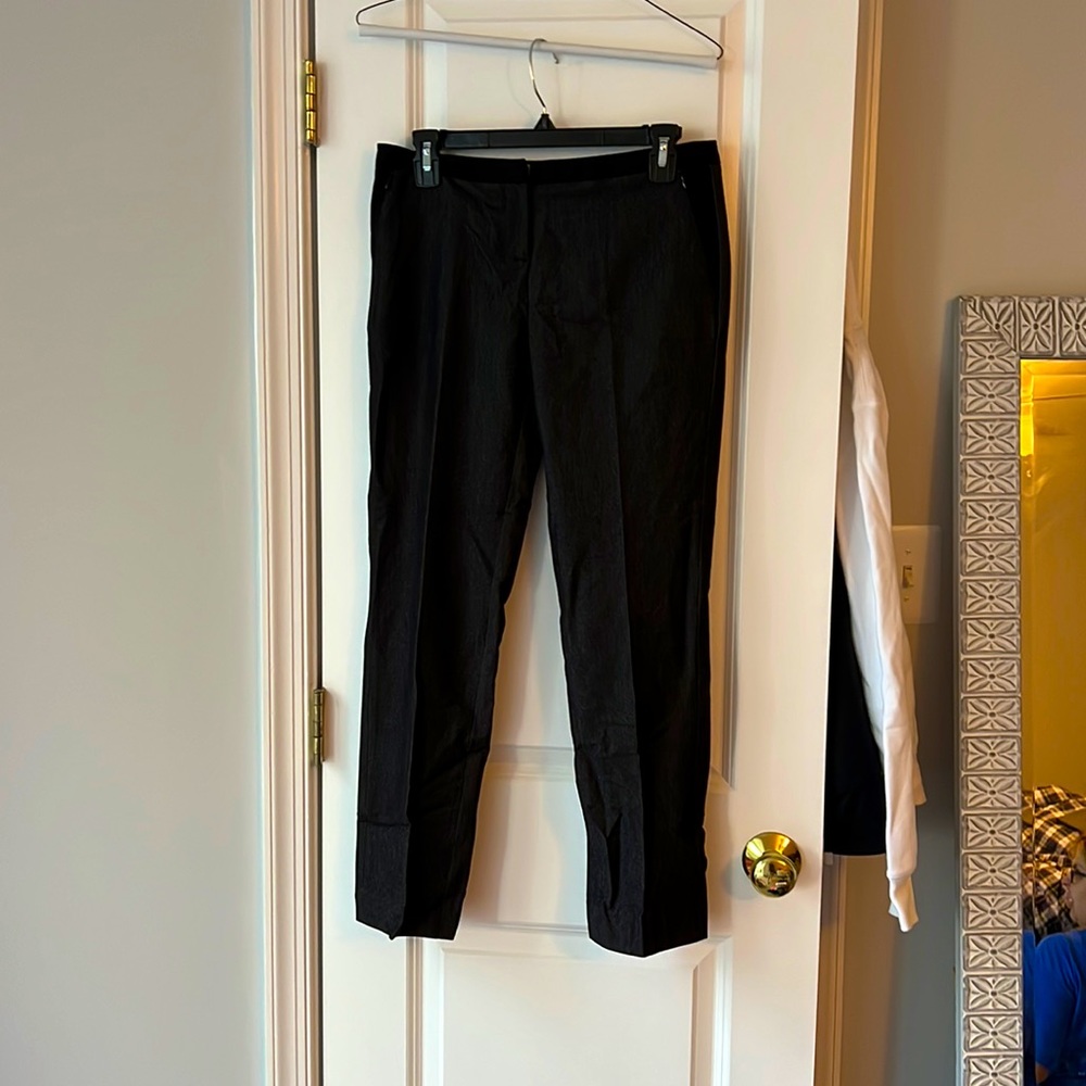 Like new! Gorgeous work pants. So comfy!